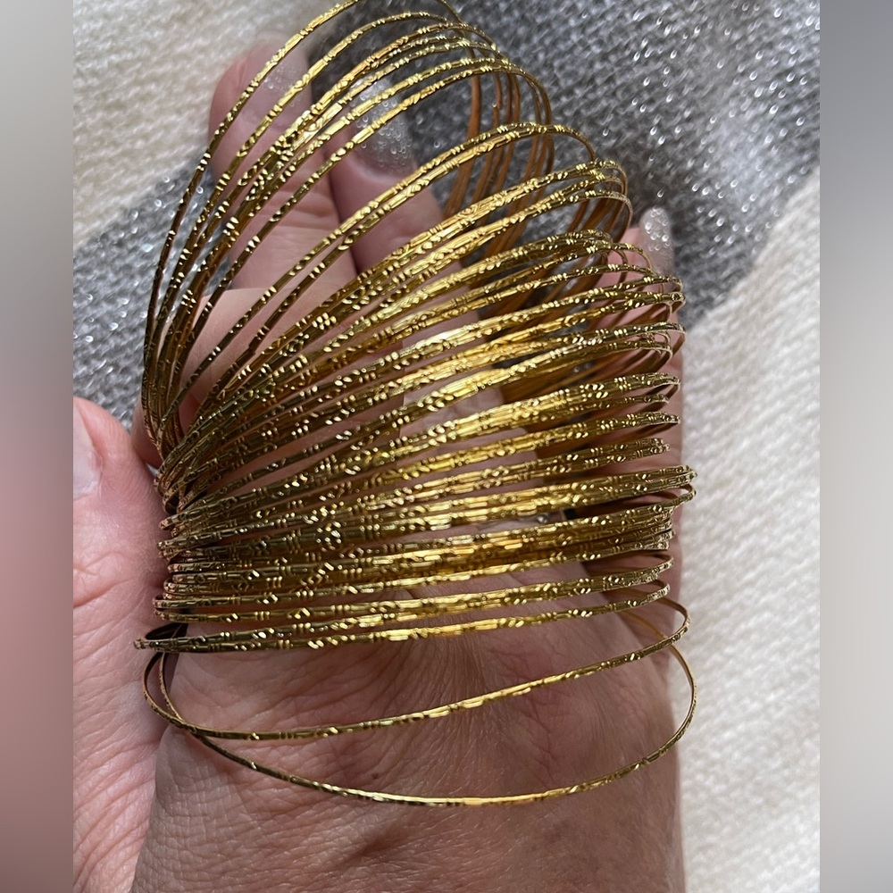 Gold Toned Multi Bangle Bracelet Set Stackable Te… - image 4